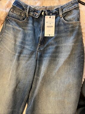 Zara Women's Relaxed Light Blue Washed Jeans